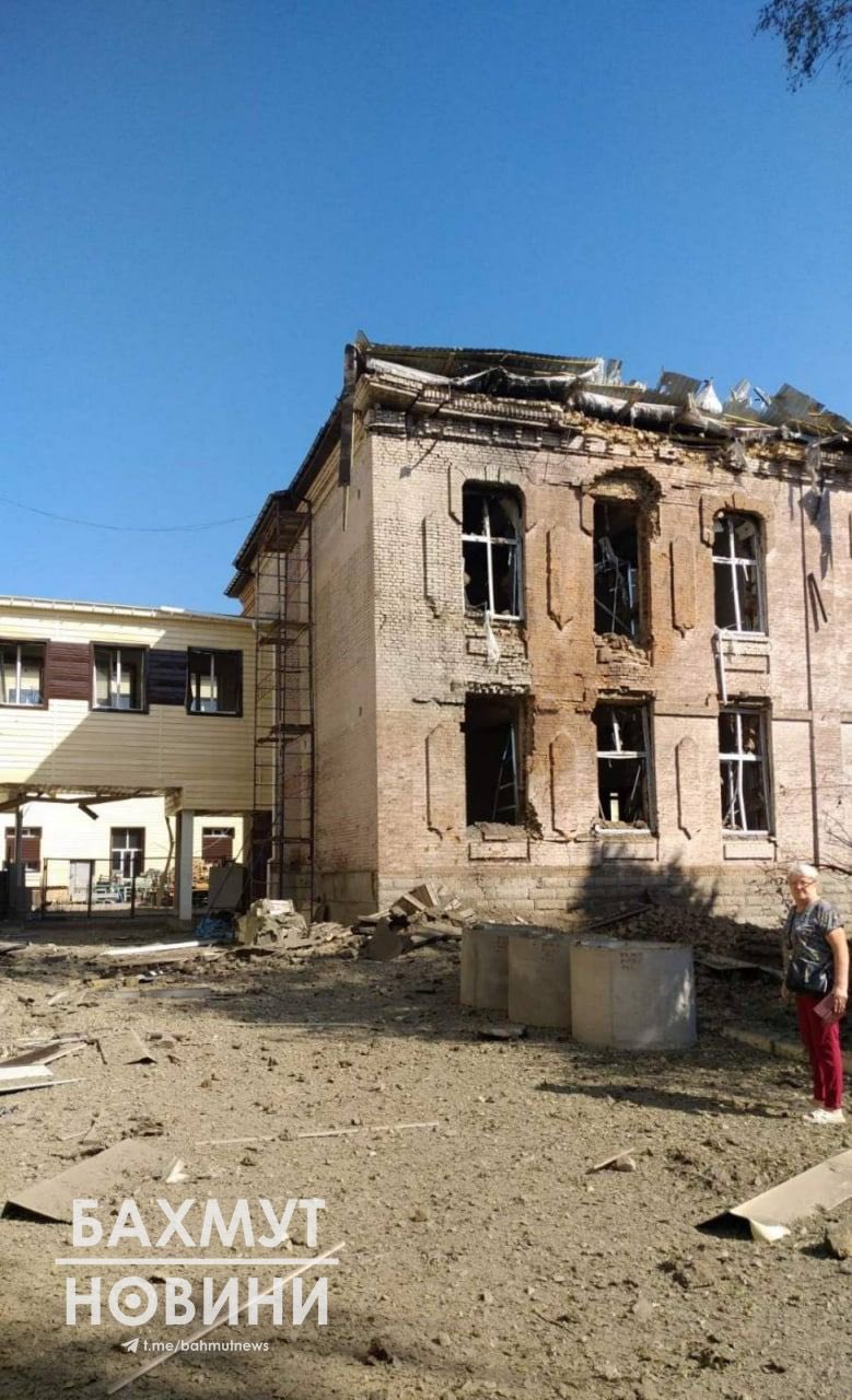 Russian rockets destroy Bakhmut school where he taught