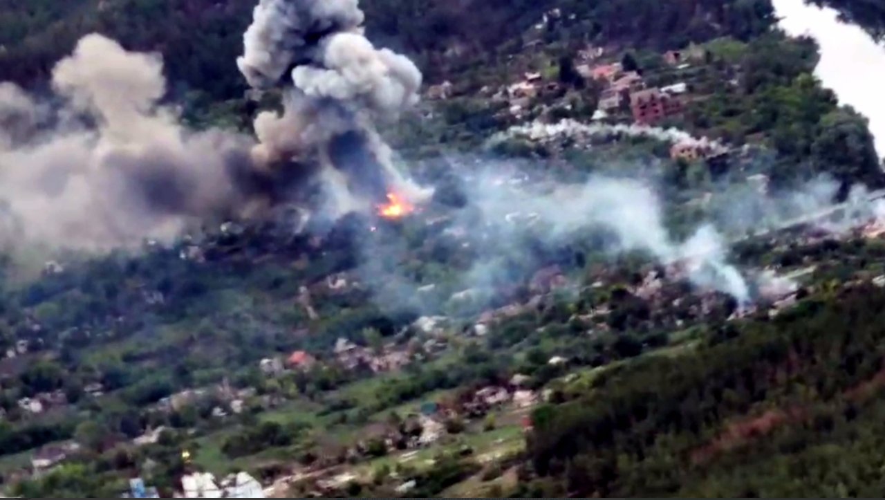 Paratroopers with Javelins destroyed two Russian T-90 tanks