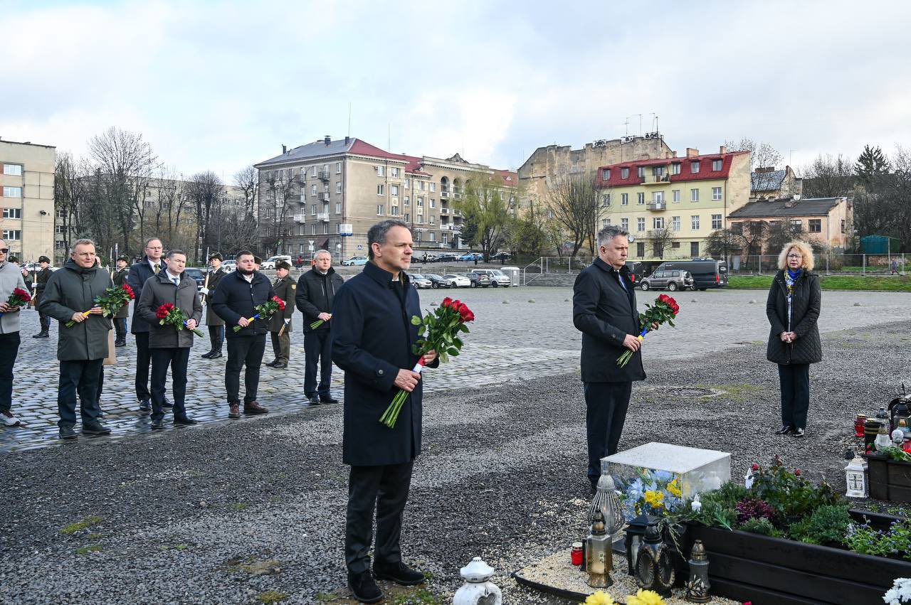 Dutch minister arrives in Lviv for conference