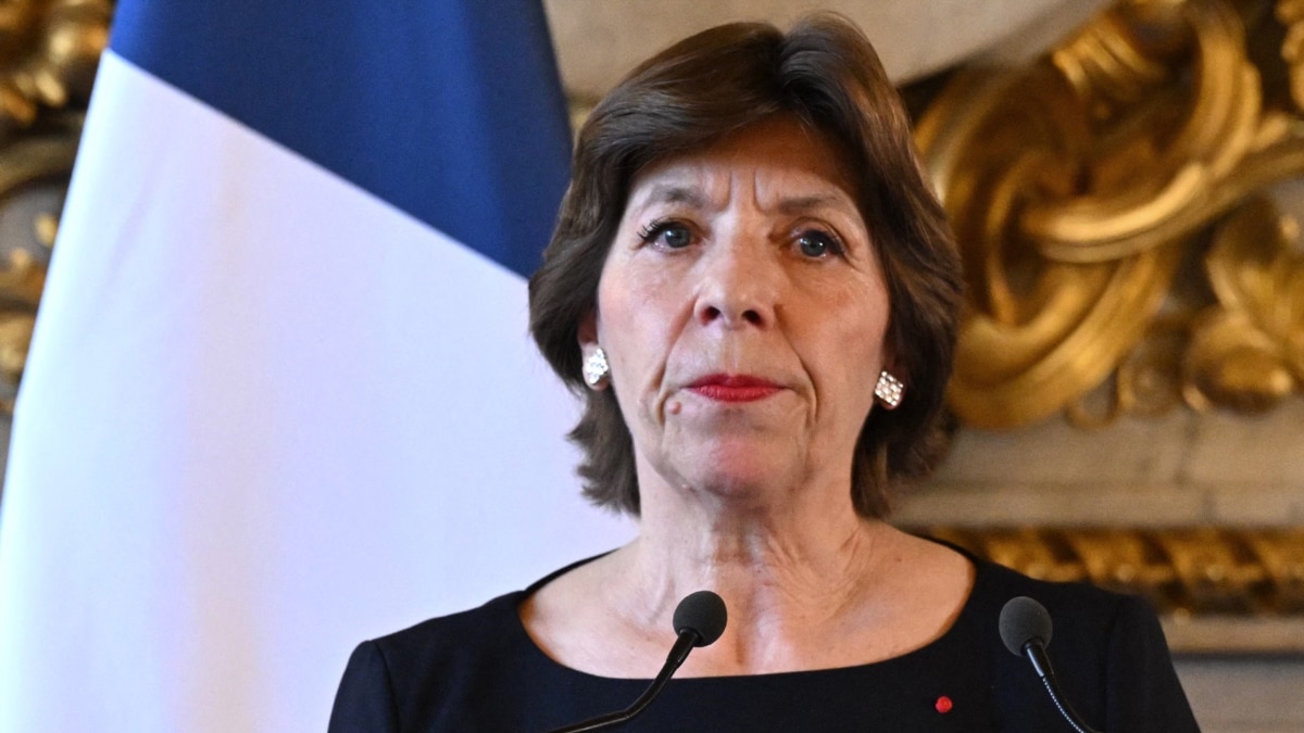 France backs Ukraine EU candidate status