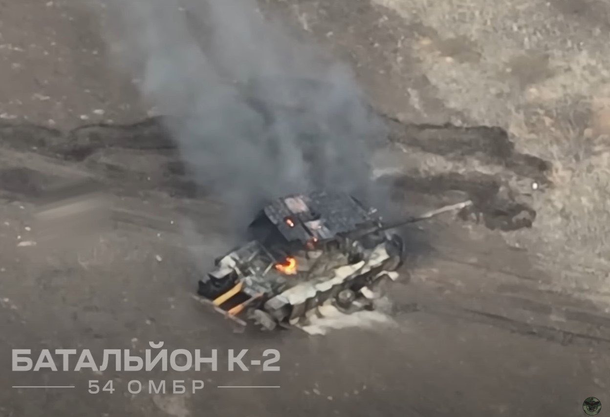 Destroyed Russian T-72B tank near Verkhnokamianka