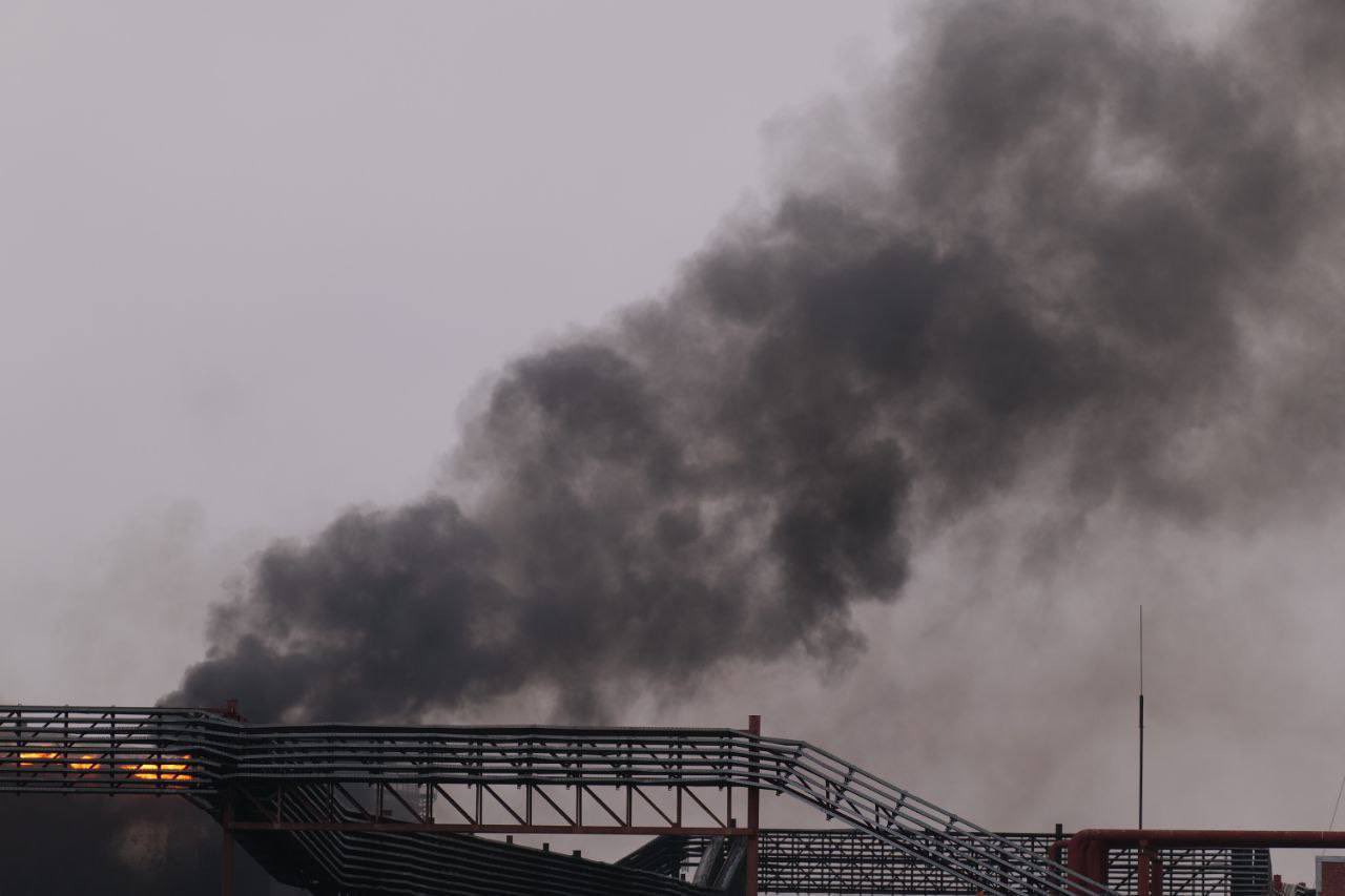 Oil depot in Engels continues to burn for fourth day after UAV attack