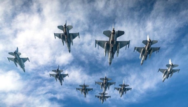 Zelensky calls for expanding F-16 training for Ukrainian pilots