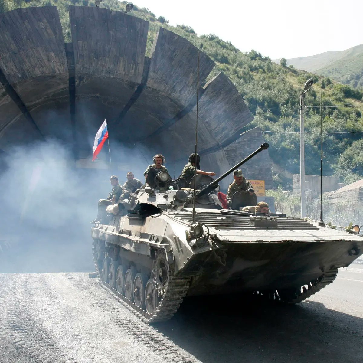 Russian mechanical problems in invasions: a recurring issue