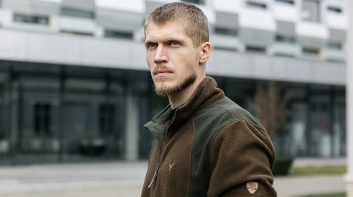 Ukrainian commander denounces leadership