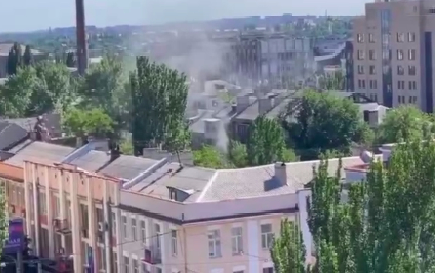 Russians shell occupied Donetsk to spur locals to fight
