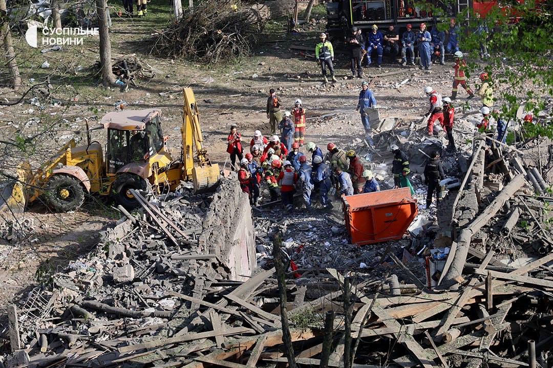 8 killed, including 2 children, 77 injured in Kyiv building destruction