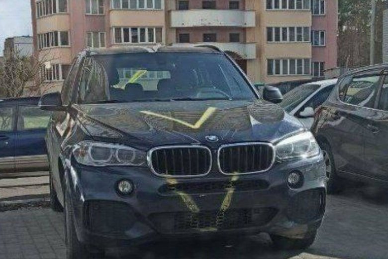 Russians steal Ukrainian cars via Belarus