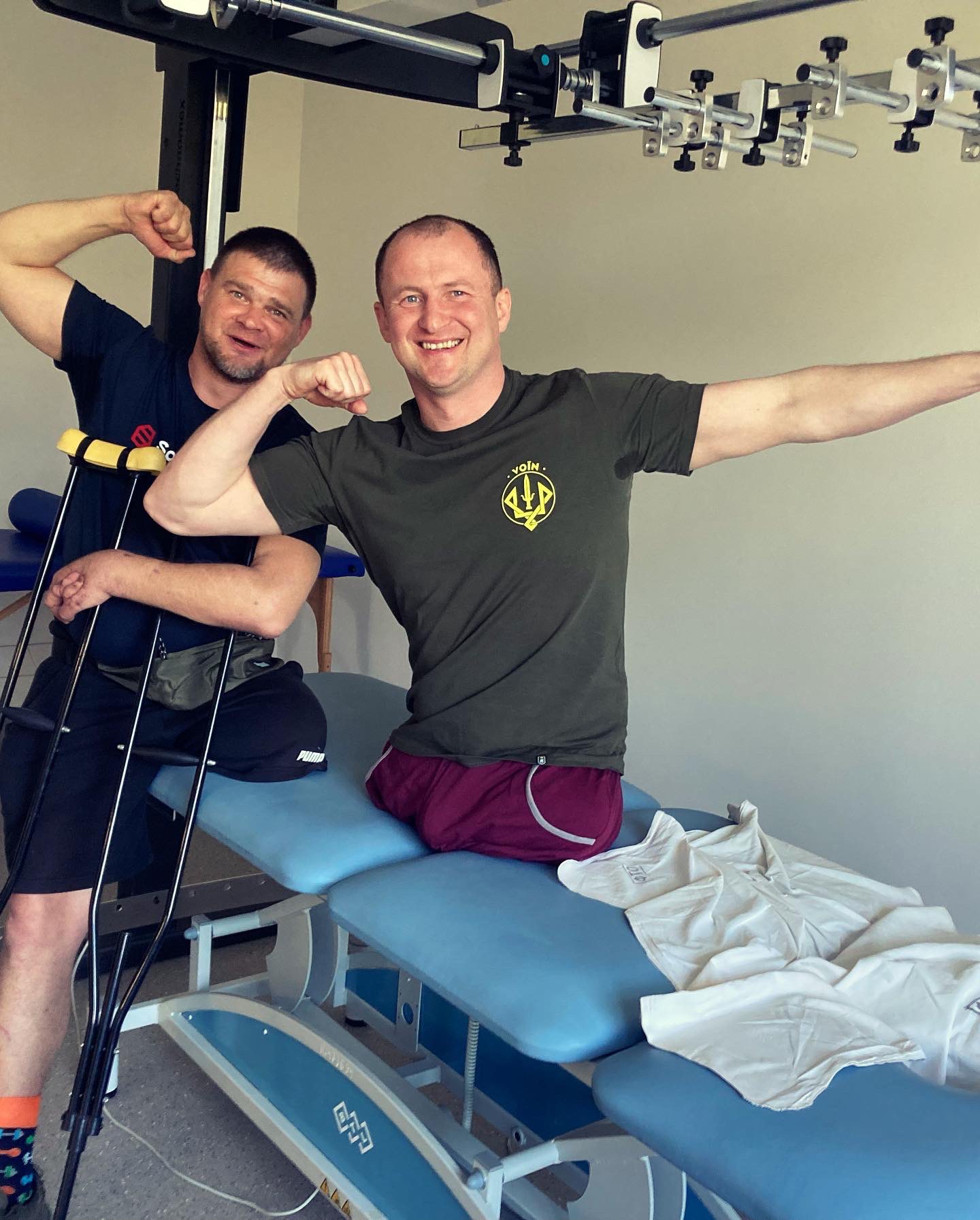 Soldier loses legs after serving coffee