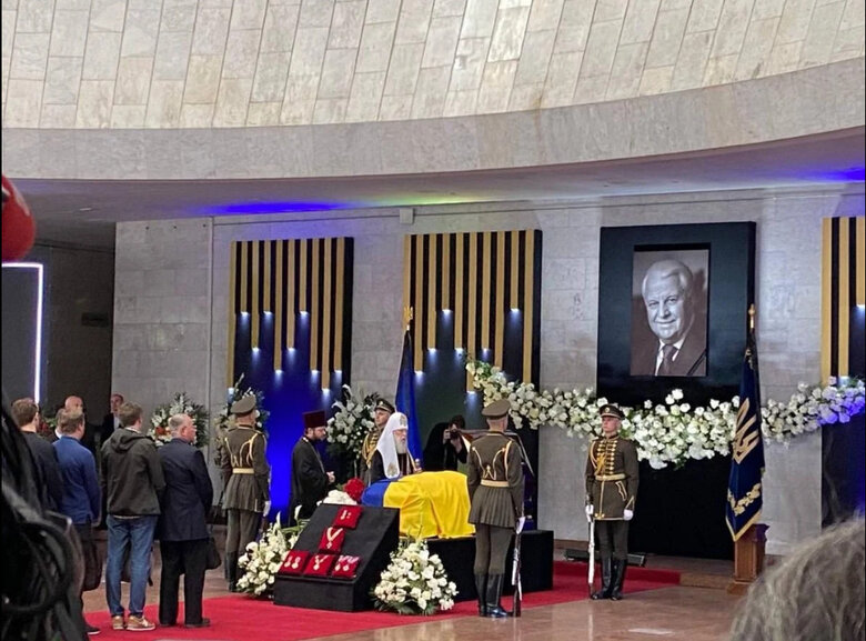 Kyiv bids farewell to Kravchuk