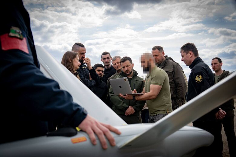 New Ukrainian drone model presented to Zelenskiy