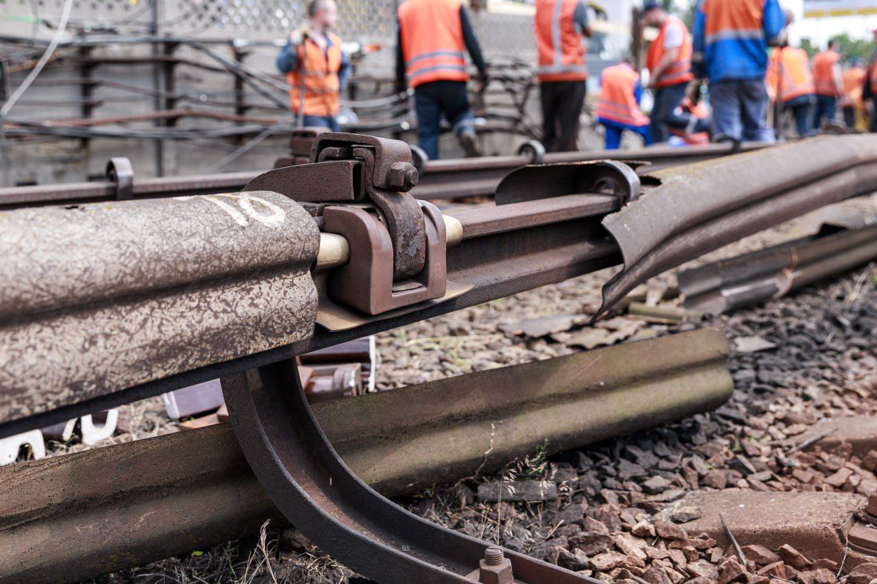 Kyiv Metro Red Line Train Traffic Restored After Enemy Attack