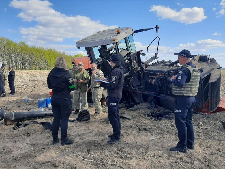 Tractor and DSN vehicle exploded on anti-tank mines in Kyiv region