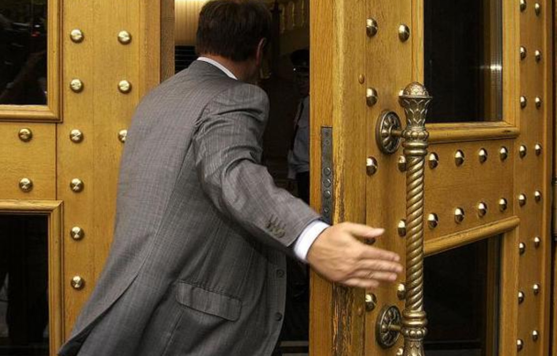 Catastrophic shortage of public servants in Ukraine, – NACS