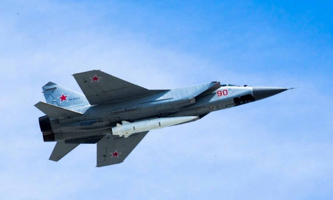 Takeoff of three MiG-31K from Savasleyka Airbase