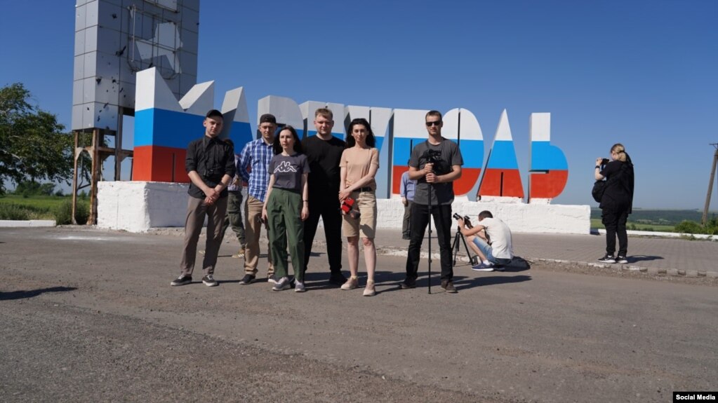 Pro-regime propagandists tour occupied Mariupol