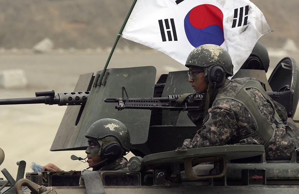 S Korea considers delivering offensive weapons to Ukraine