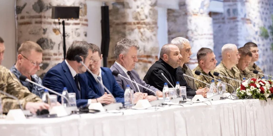 Ukrainian delegation speaks via interpreter at Istanbul talks