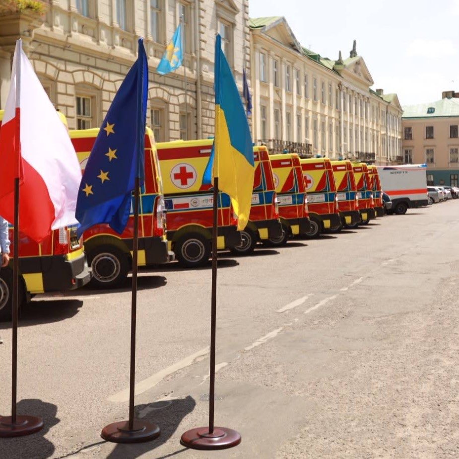 EU delivers 25 ambulances to Ukraine