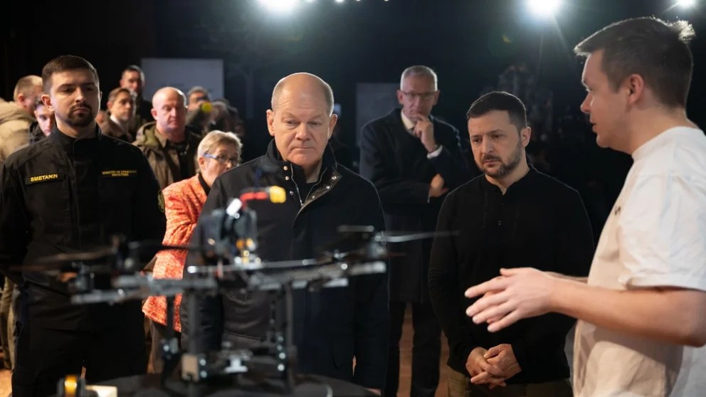 Scholz reviews Ukrainian weapons systems in Kyiv