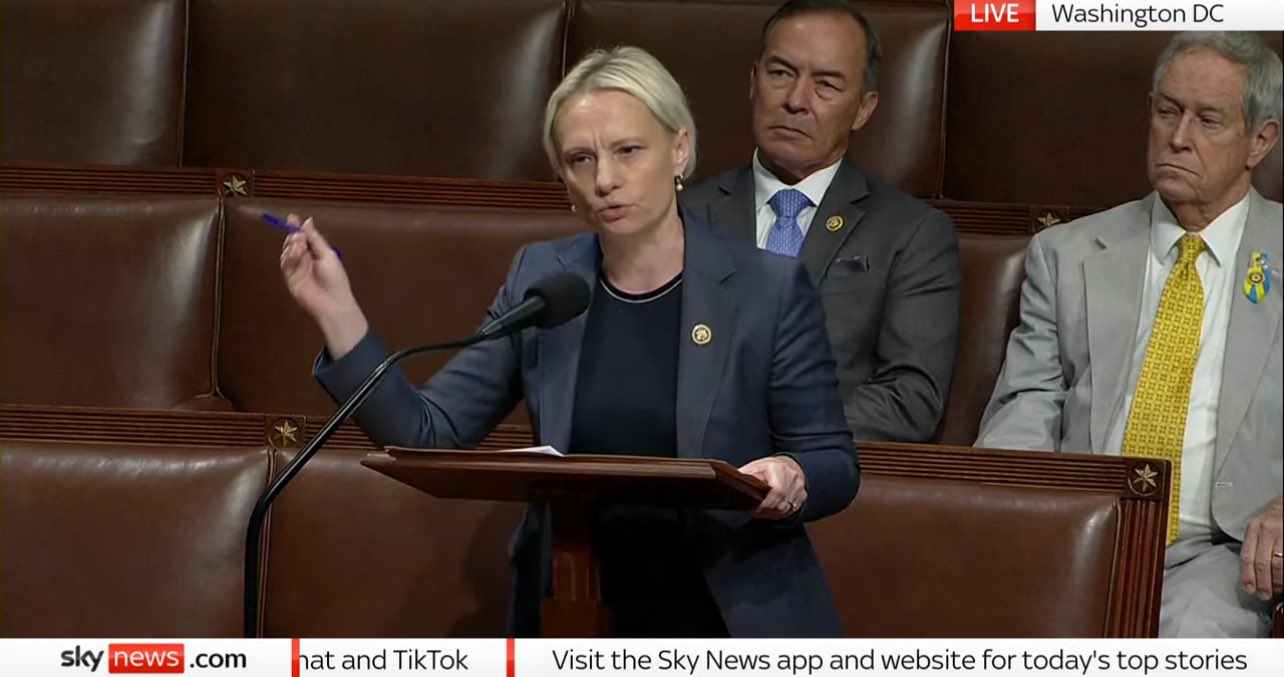 Aid Ukraine: US Votes on Amendments, Republican Divisions