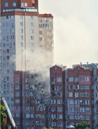 A Russian rocket hits a residential building in Dnipro