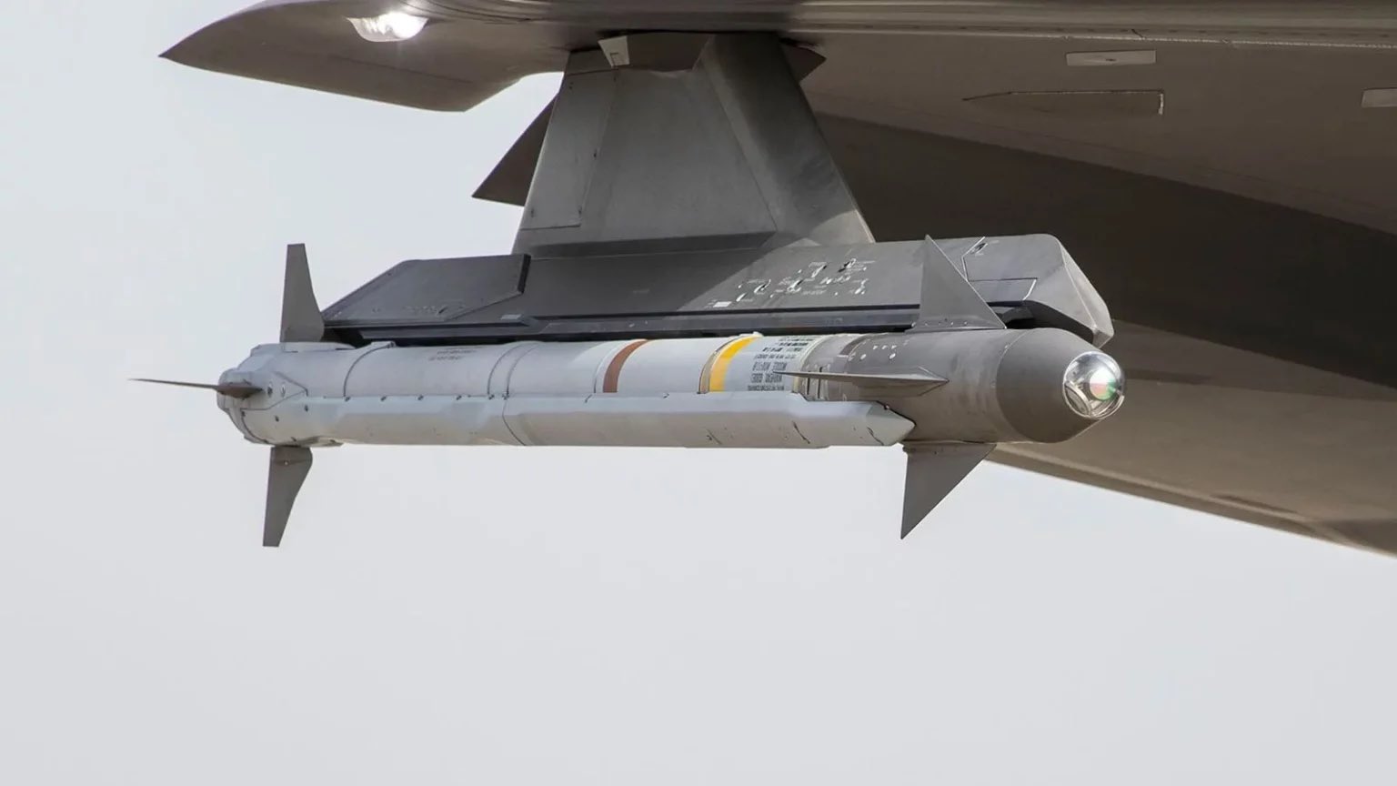 Ukrainian Magura V7 naval drones defend against Su-30