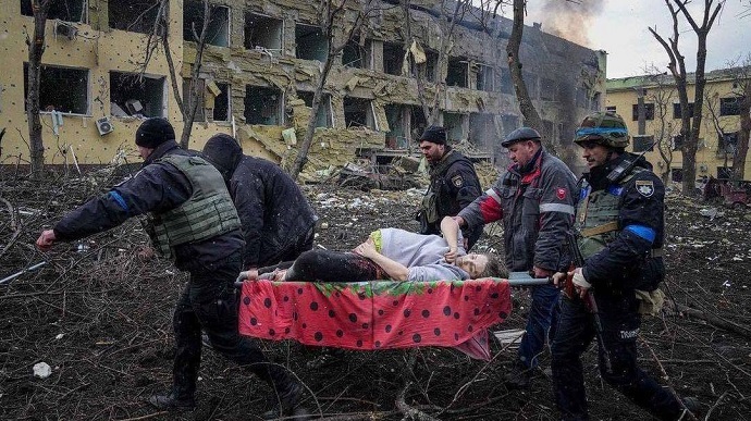 Pregnant woman dies in Mariupol after maternity hospital bombing