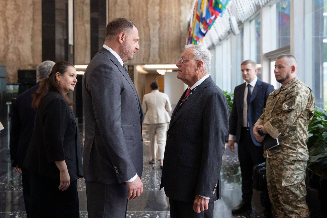 Ukrainian delegation meets Kellogg in US