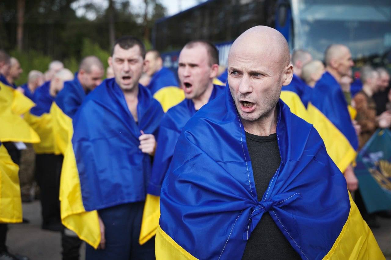 390 Ukrainian soldiers return home, Kherson defenders among them