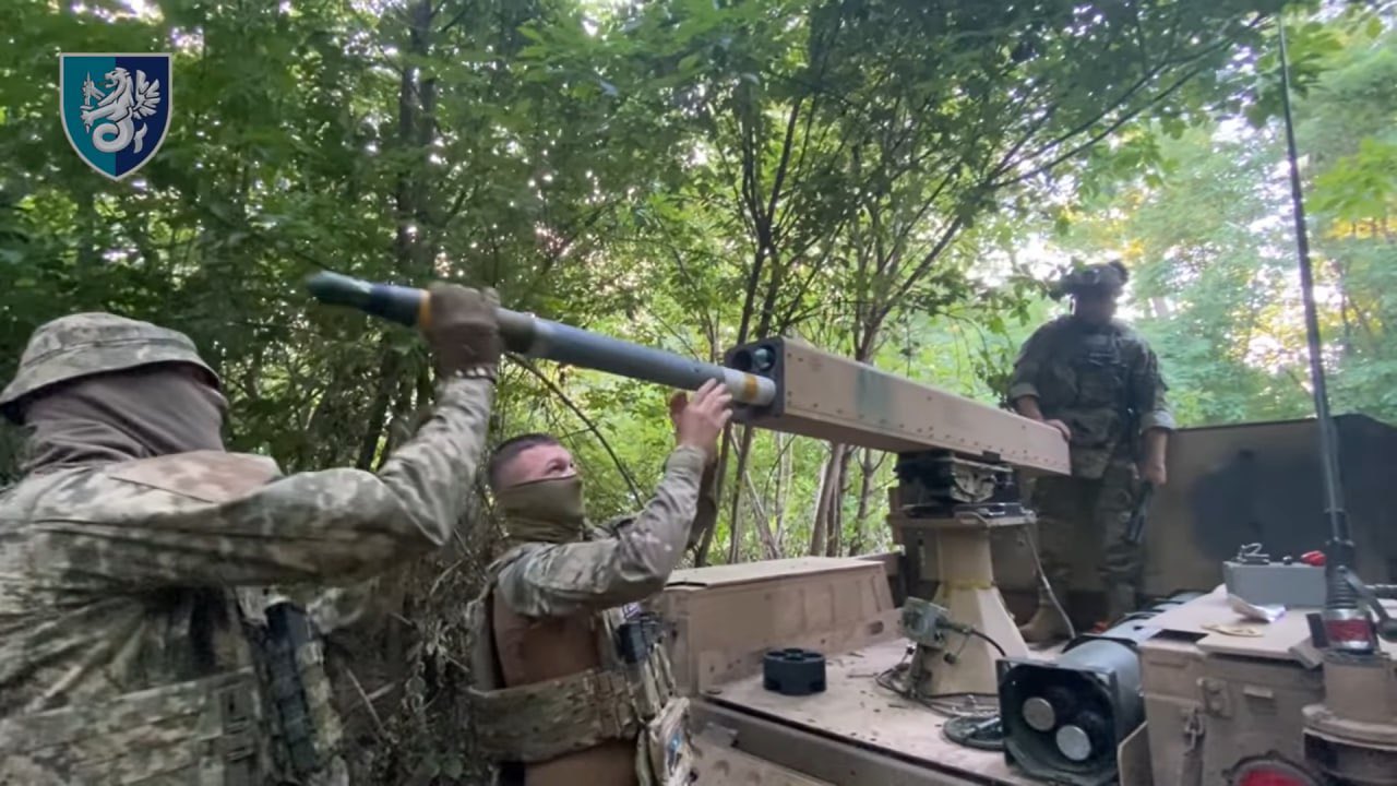 Ukrainian troops use APWKS missiles