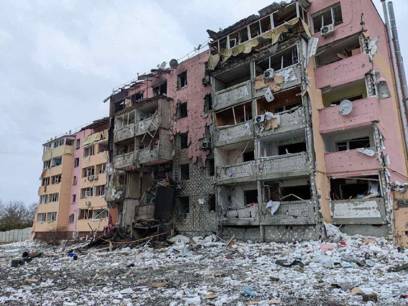 Russian tanks target school, homes in Buzova