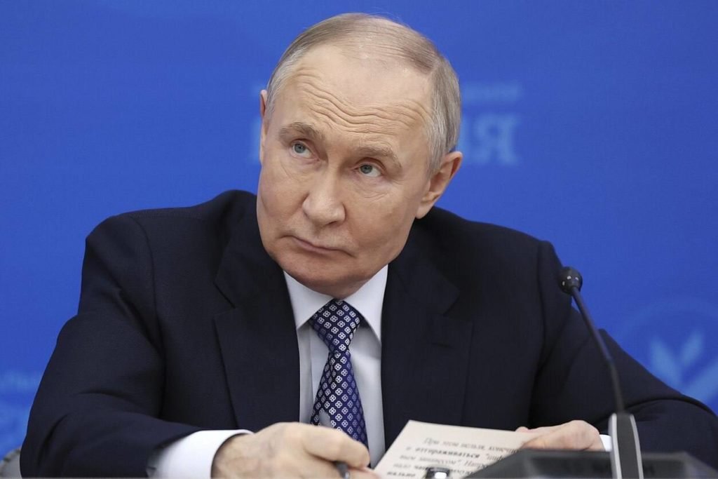 Putin Rejects Ceasefire in Call with Macron