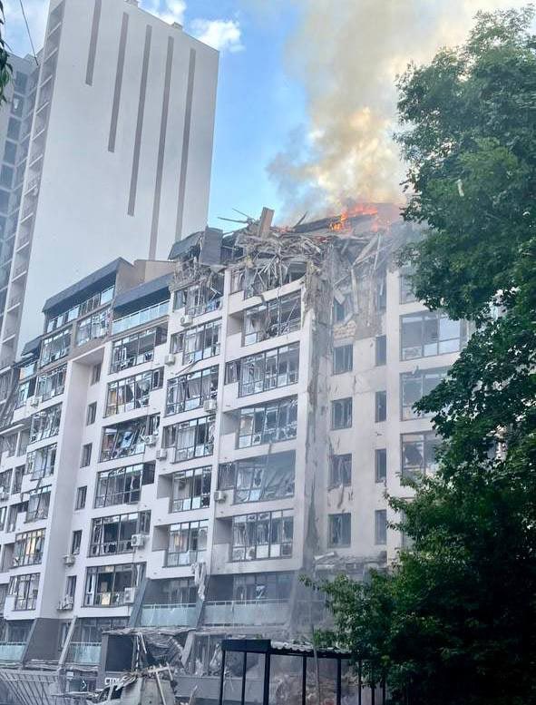 Russia hits Kyiv residential building with precision missiles, claims of military targets