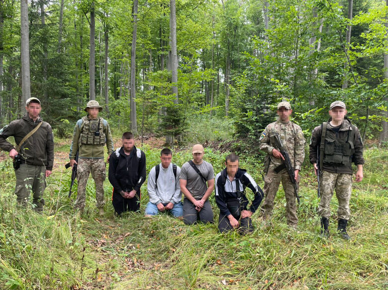 28 men detained while attempting to flee to Romania and Moldova