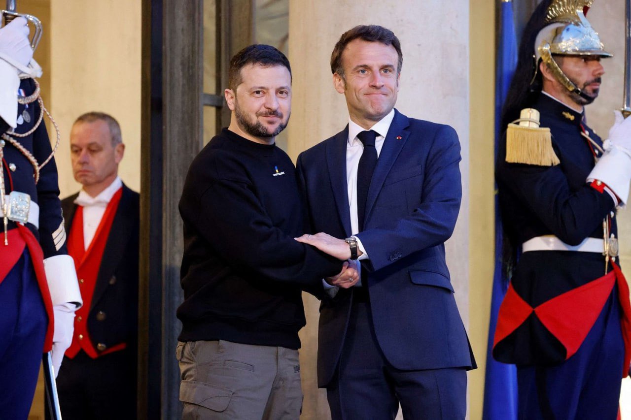 Zelensky arrives in France to meet Macron