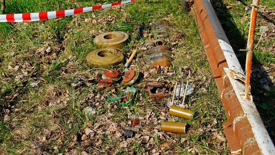 Ukrainian sappers find over 150 mines on destroyed bridge