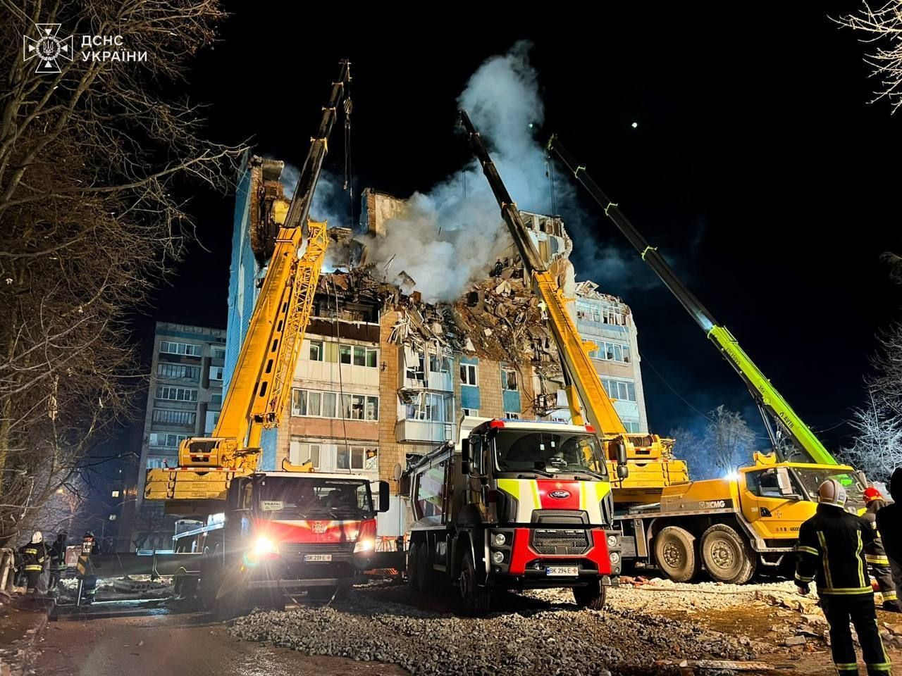 Rescue in Ukraine after Russian strike on Ternopil