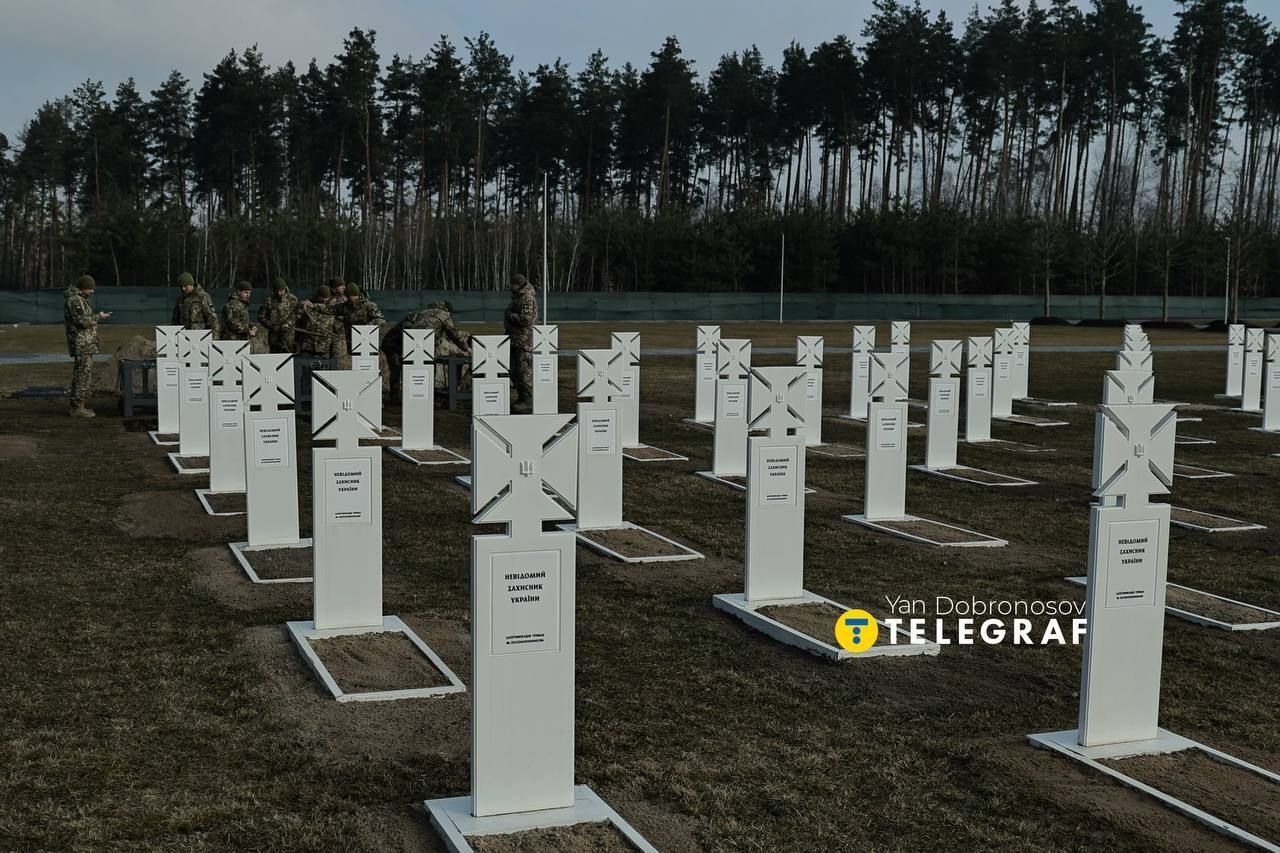 Ukraine Honors Three Unknown Defenders