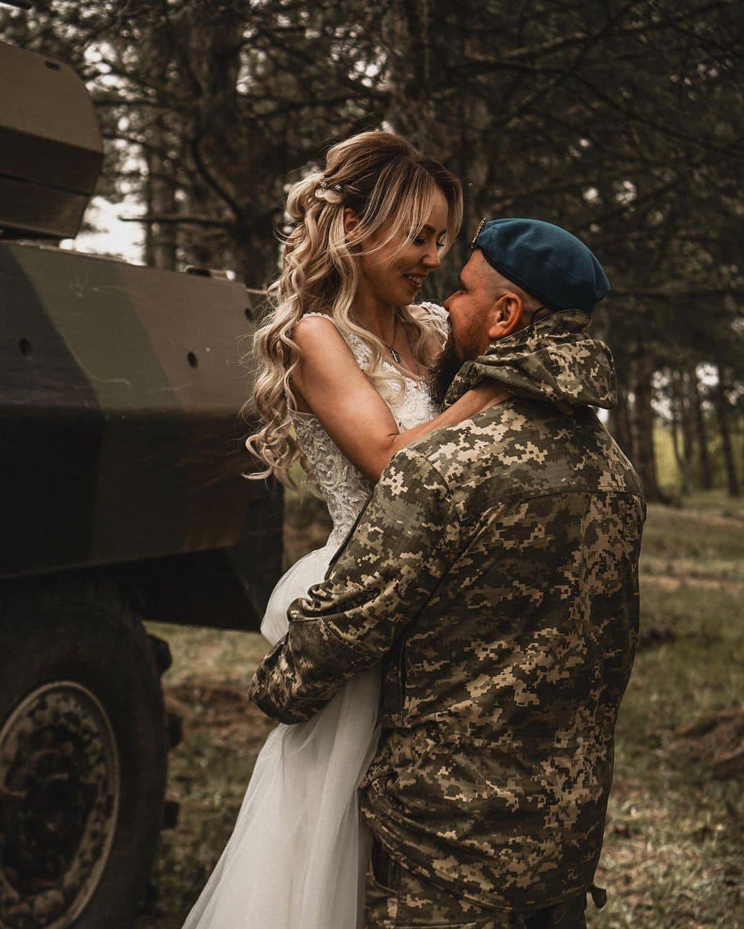 Norvégienne épouse un défenseur ukrainien