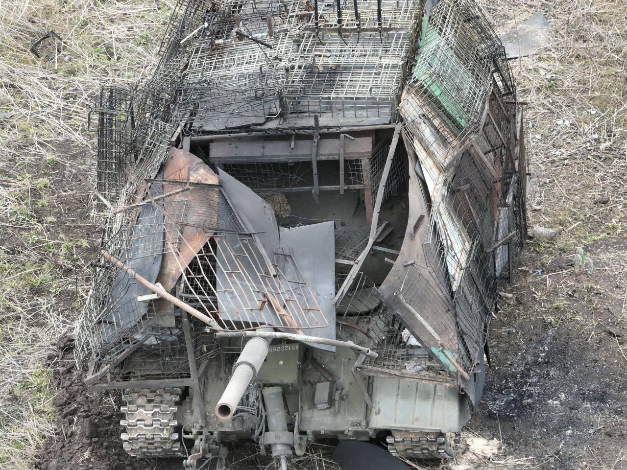 Damaged Russian turtle tank near Krasnohorivka