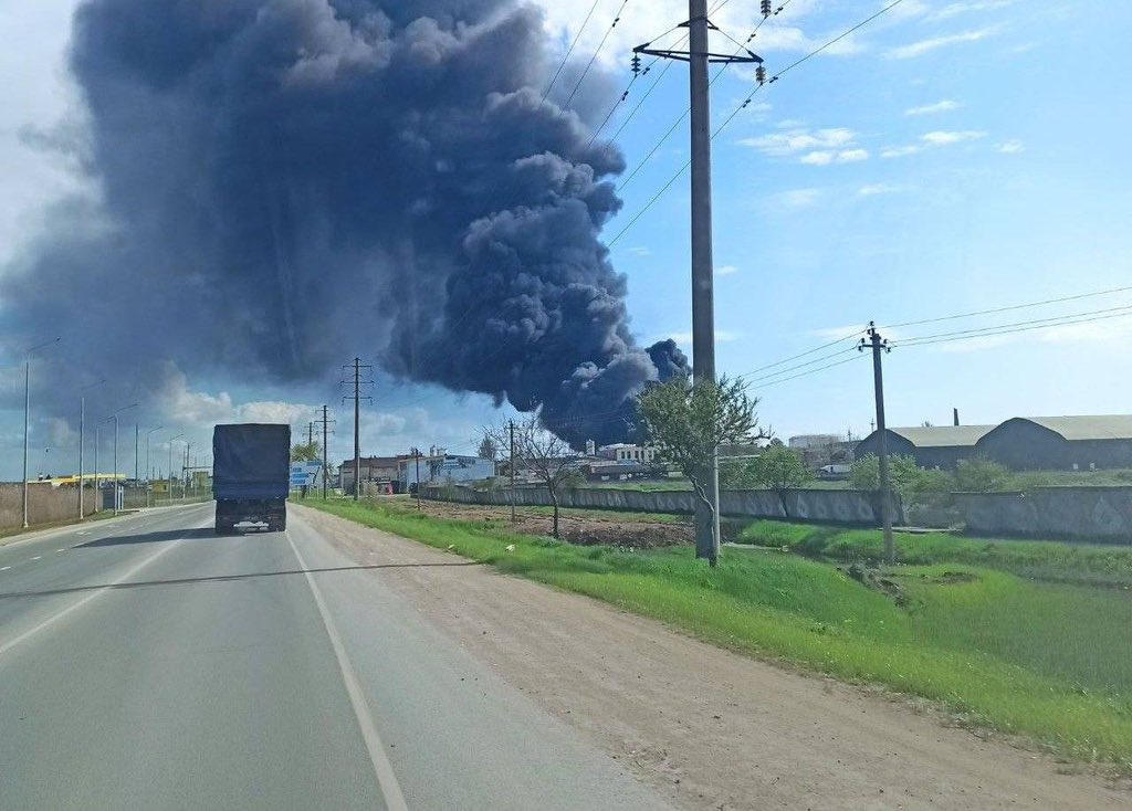 Feodosia burns after night attack by Ukrainian drones