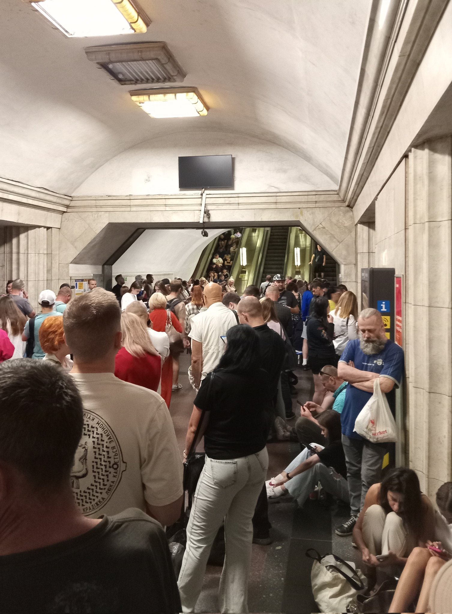 Russians bomb Ukrainian cities, people shelter in subway