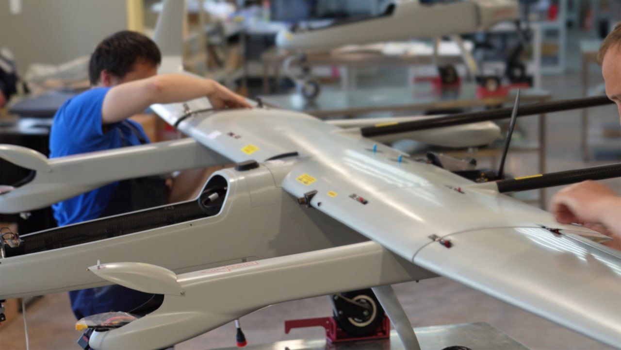 Zelenskyy unveils Ukrainian drone production line