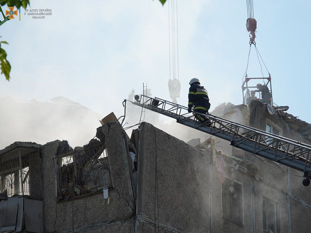 Russian attack on Mykolaiv kills 4, destroys floors 3-5