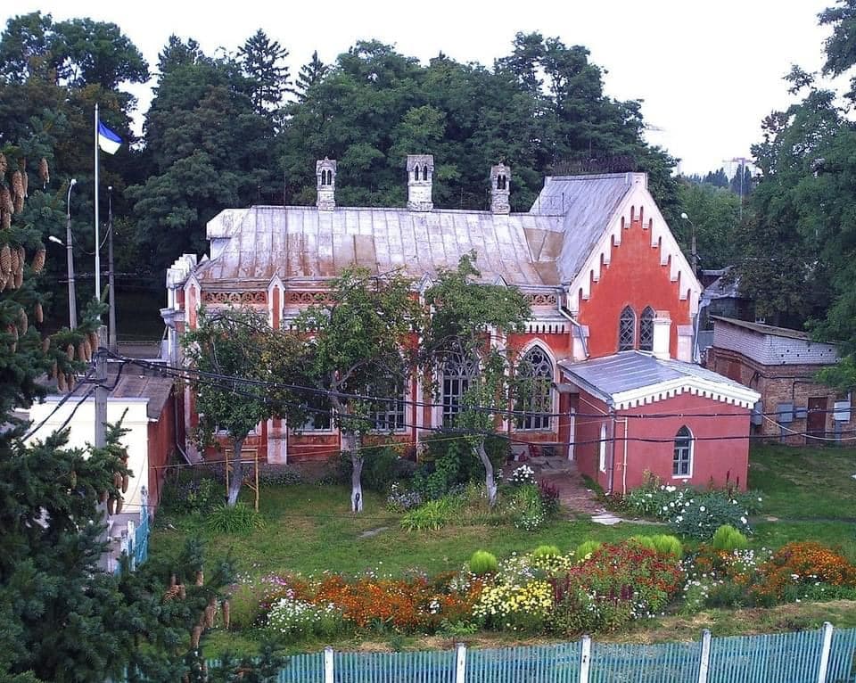 Vasil Tarnovski Museum before bombing in Chernihiv