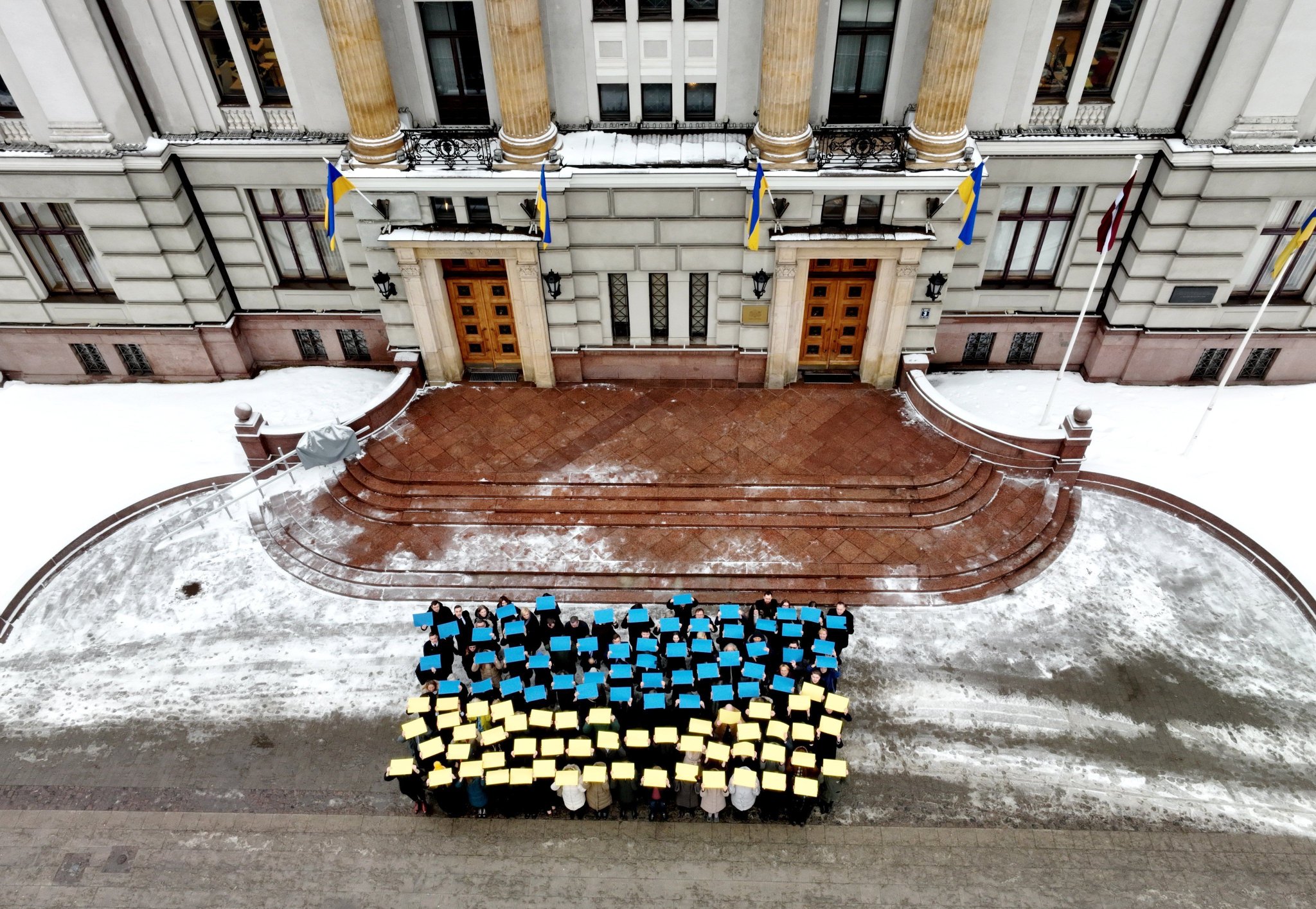 Manifestation pour l’Ukraine devant le ministère letton