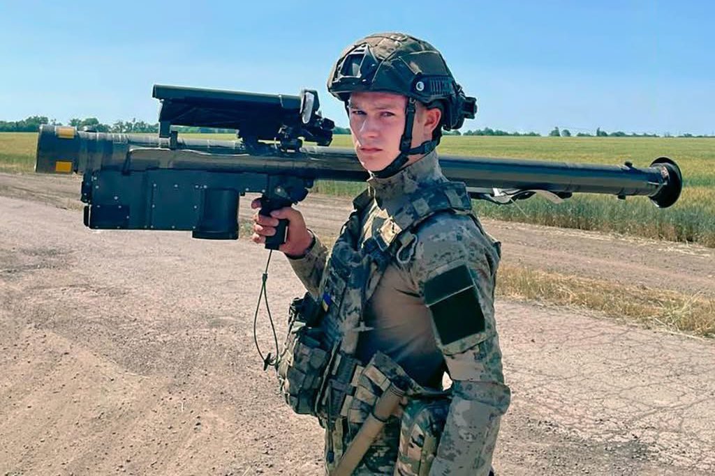 Drone-shooting soldier uses Stinger in Mykolaiv