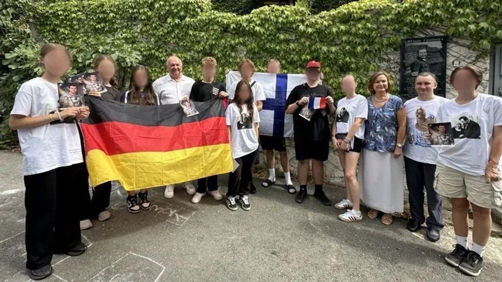 German children in Crimea’s Artek camp met Russian officials