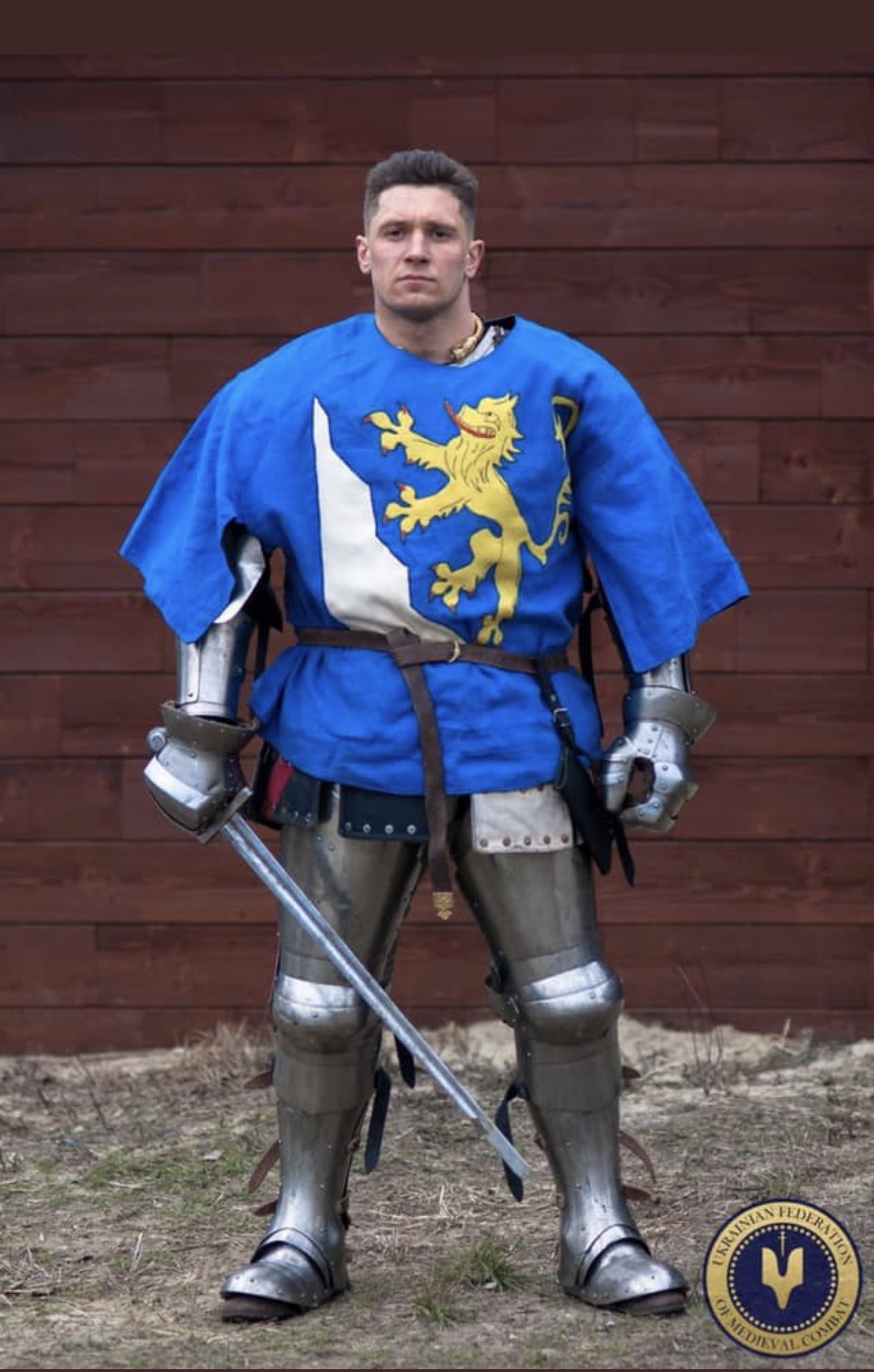 Medieval combat champion now serves in Ukrainian military with massive gun